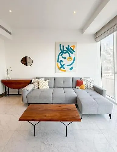 Luxurious Apartment With Waterfront View