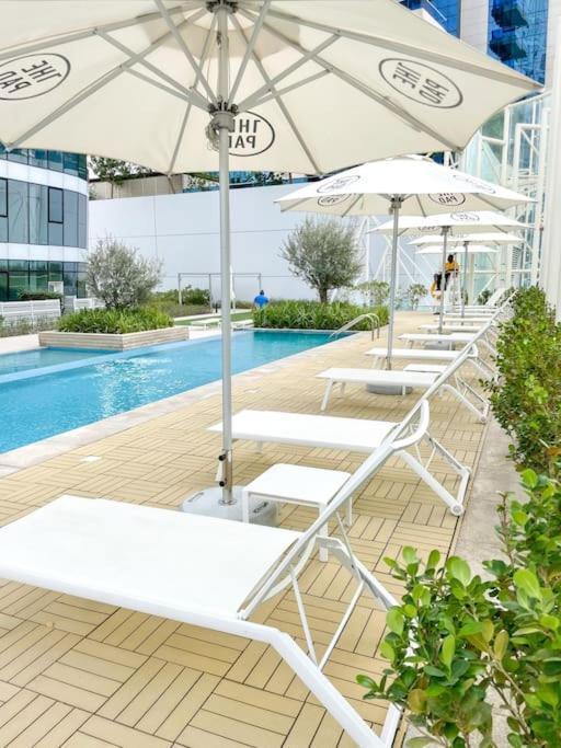 Luxurious With Waterfront View Dubai