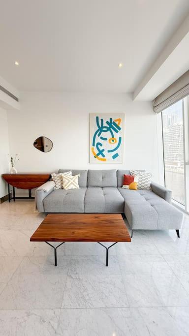 Luxurious With Waterfront View Apartment Dubai